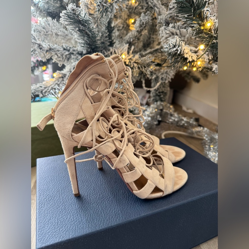 Beige heels